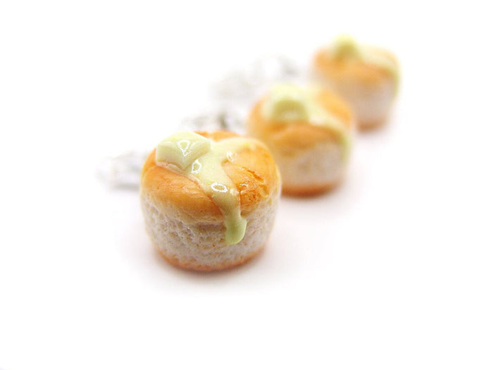 Fluffy Solo Biscuit Charm